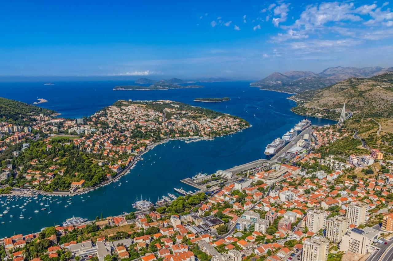 Apartment In With Sea View, Balcony, Air Conditioning, Wifi Cavtat