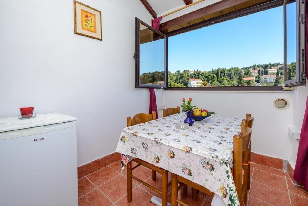Apartment In With Sea View, Balcony, Air Conditioning, Wifi